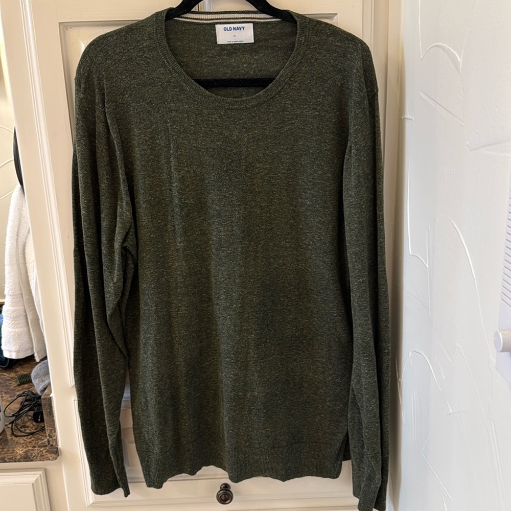 Mens XL Old Navy sweater- never worn